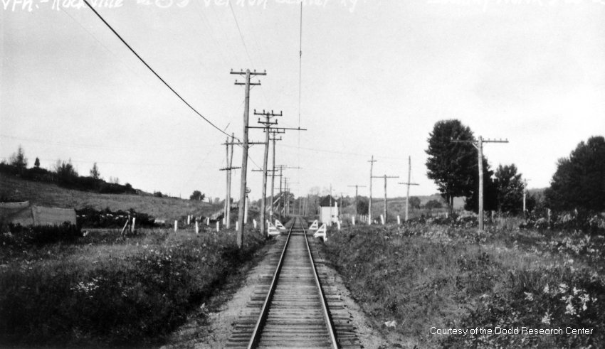 Railroad crossing at Hartford Turnpike